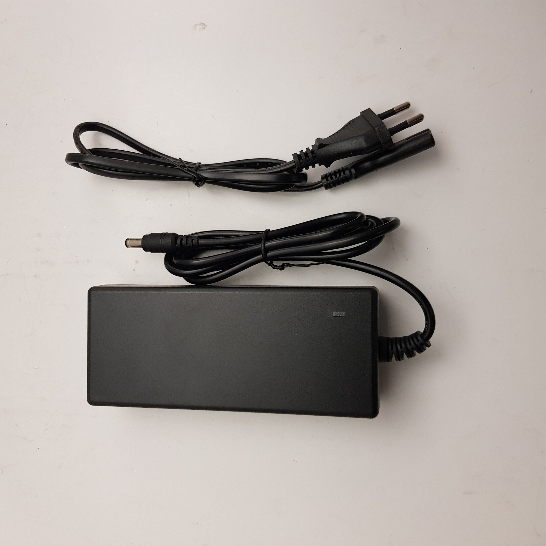 Oplader 36V til 350W - 5200Mah El-løbehjul